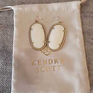 Kendra Scott "Elle" Gold Drop Earrings in Ivory Mother of Pearl.
